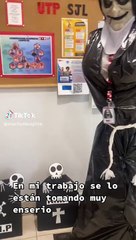 Oficinas sorprenden con decoración temática por Halloween
