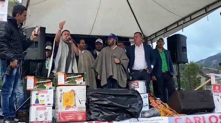 ¿Rifando electrodomésticos? Polémica por exalcalde que estaría repartiendo regalos en época electoral