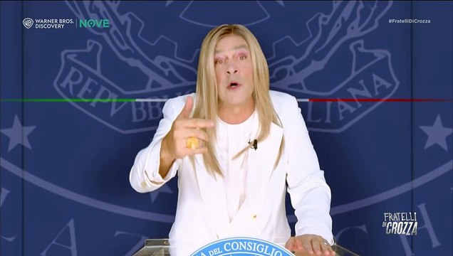 Crozza/Meloni sul rincaro prezzi di assorbenti e latte in polvere: E che devo soffrire solo io come donna?!