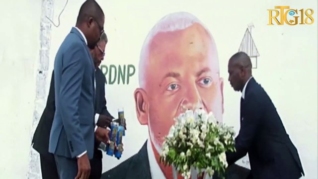 Yon delegasyon RDNP depoze yon jèb flè nan espas a Éric Jean-Baptiste te asasinen.