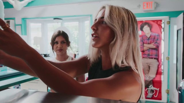 Forever Summer : Hamptons | First Minutes