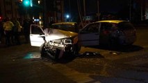 Malatya'da kırmızı ışıkta bekleyen otomobile çarpan sürücü kaçtı