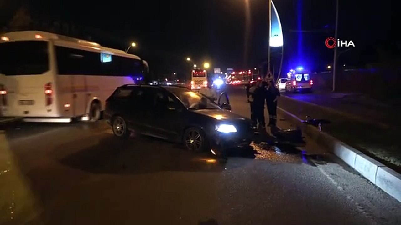 La voiture a traversé la voie opposée après avoir heurté le terre-plein central à Malatya