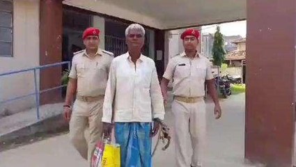 मोतिहारी: नबालिग के साथ दुष्कर्म का प्रयास करते अधेड़ को पुलिस ने पकड़ा, देखें वीडियो