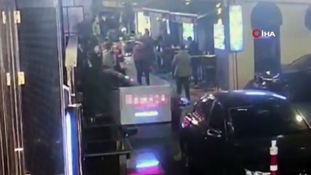 Beyoğlu'nda Eğlence Mekanı Önünde Silahlı Saldırı: 3 Yaralı