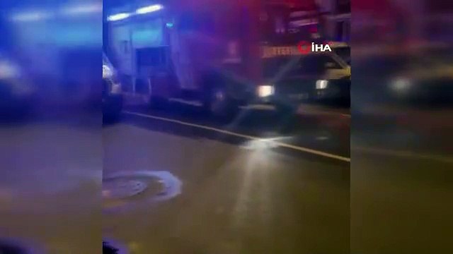 Büyükçekmece'de kafa kafaya çarpışan iki otomobilin kaza anı kamerada