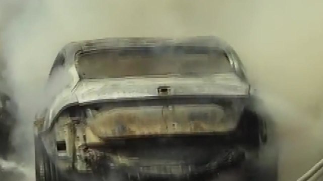 충북 청주 경부고속도로 달리던 승용차에 불...다친 사람 없어 / YTN