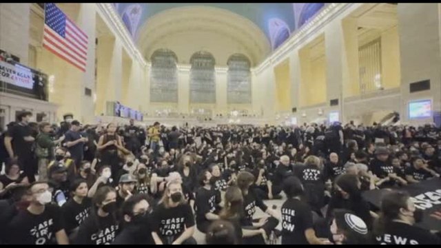 New York, manifestazione pro Palestina blocca Grand Central Station