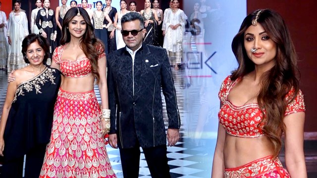 Shilpa Shetty ने Red Bridal Outfit में Bombay Times Fashion Week 2023 में बिखेरा जलवा