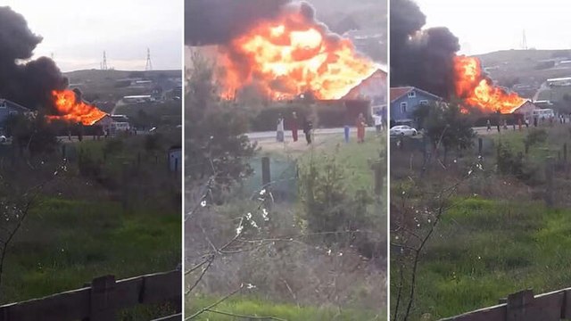 Tuzla'da 2 gecekondu alev alev yandı