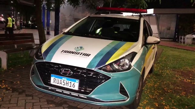 Bloqueio de trânsito flagra diversos condutores embriagados e apreende veículos no centro