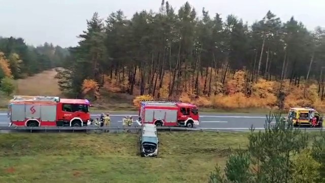Wypadek na S10. Niedaleko Torunia samochód wylądował w rowie