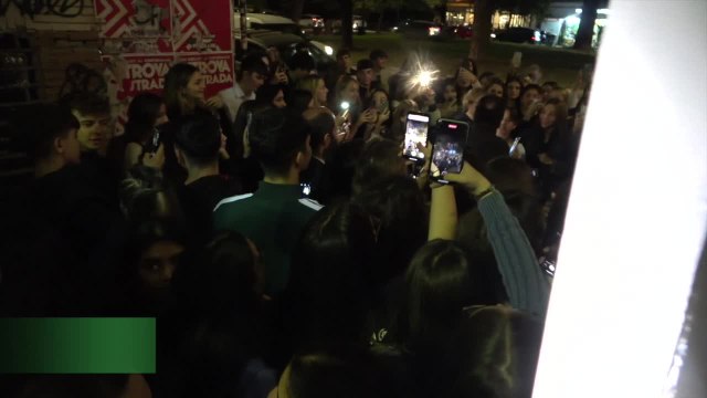 Roma, Venditti alla festa dei 90 del Giulio Cesare accolto dagli studenti che cantano la sua canzone