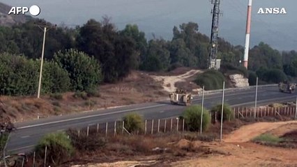 Gaza, tank dell'esercito israeliano lungo il confine con la Striscia