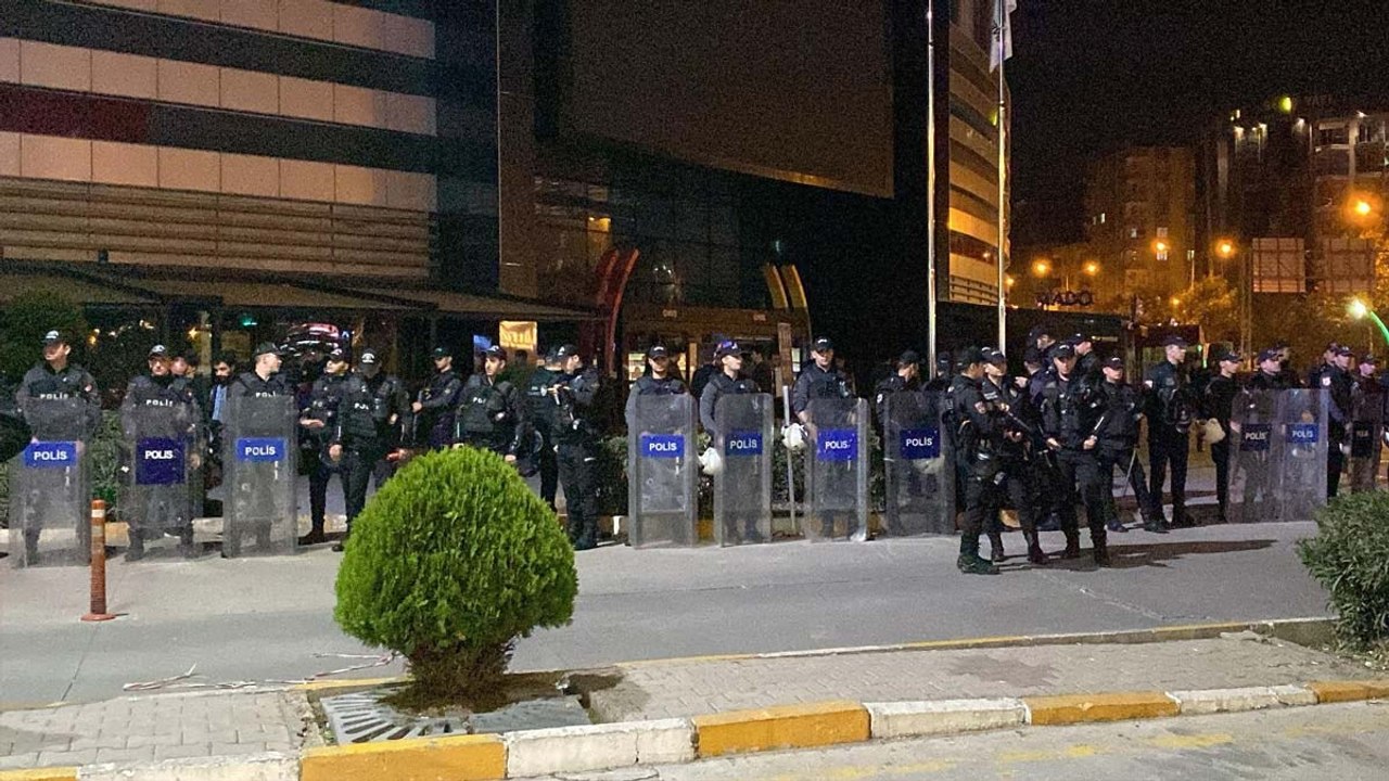Diyarbakır'da İsrail'e tepki için kahve zincirine saldırı