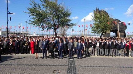 Çanakkale'de Cumhuriyet Bayramı çelenk sunma töreni düzenlendi