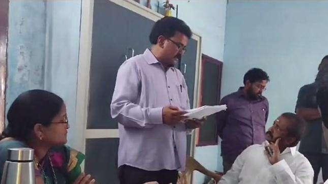 కోనసీమ జిల్లా: అధికారులపై ఎమ్మెల్యే ఆగ్రహం