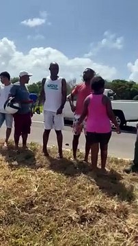 Carro capota na Linha Verde e motorista sai ileso