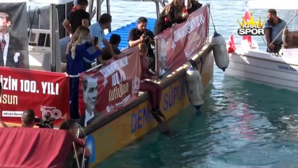 Şahika Ercümen'den 100'üncü yıla özel dalış