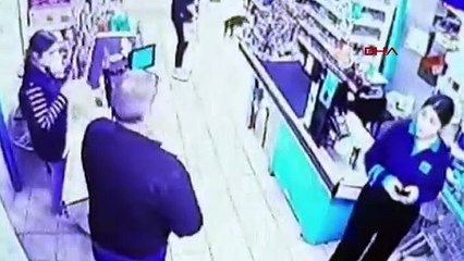 Zincir markette kasiyere saldırı