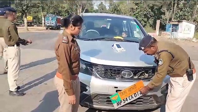 वाहनों पर नंबर प्लेट व हूटर पर सख्त हुई पुलिस, 24 वाहनों पर की कार्रवाई