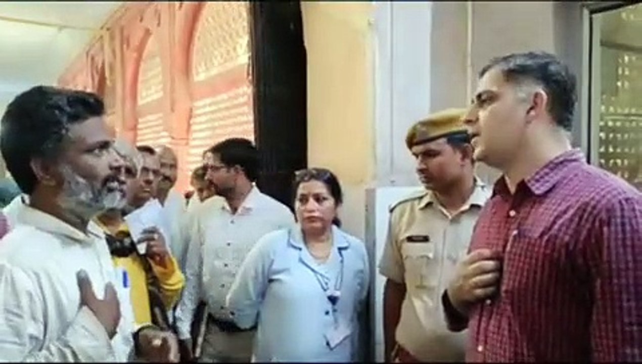 कलक्टर के सामने मरीजों ने यूं बयां की पीड़ा, देखें वीडियो...