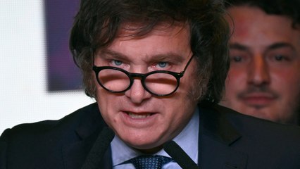 Periodista le pidió disculpas al candidato Javier Milei por el incómodo momento que pasó durante un programa de televisión en vivo