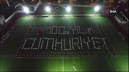 İzmir’de 1923 kişiden 100. yıla özel Cumhuriyet Zeybeği