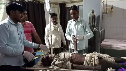 अज्ञात वाहन की टक्कर से वृद्ध  घायल,,,,  देखें वीडियो