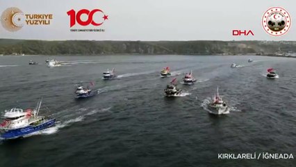 KIRKLARELİ'NDE BALIKÇILARDAN TEKNELERİYLE 'AY YILDIZ İLE 100. YIL' KOREOGRAFİSİ