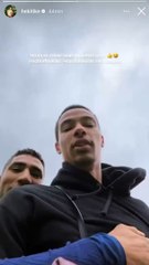 Hugo Ekitike se fait malmener par des joueurs du PSG dont Mbappé