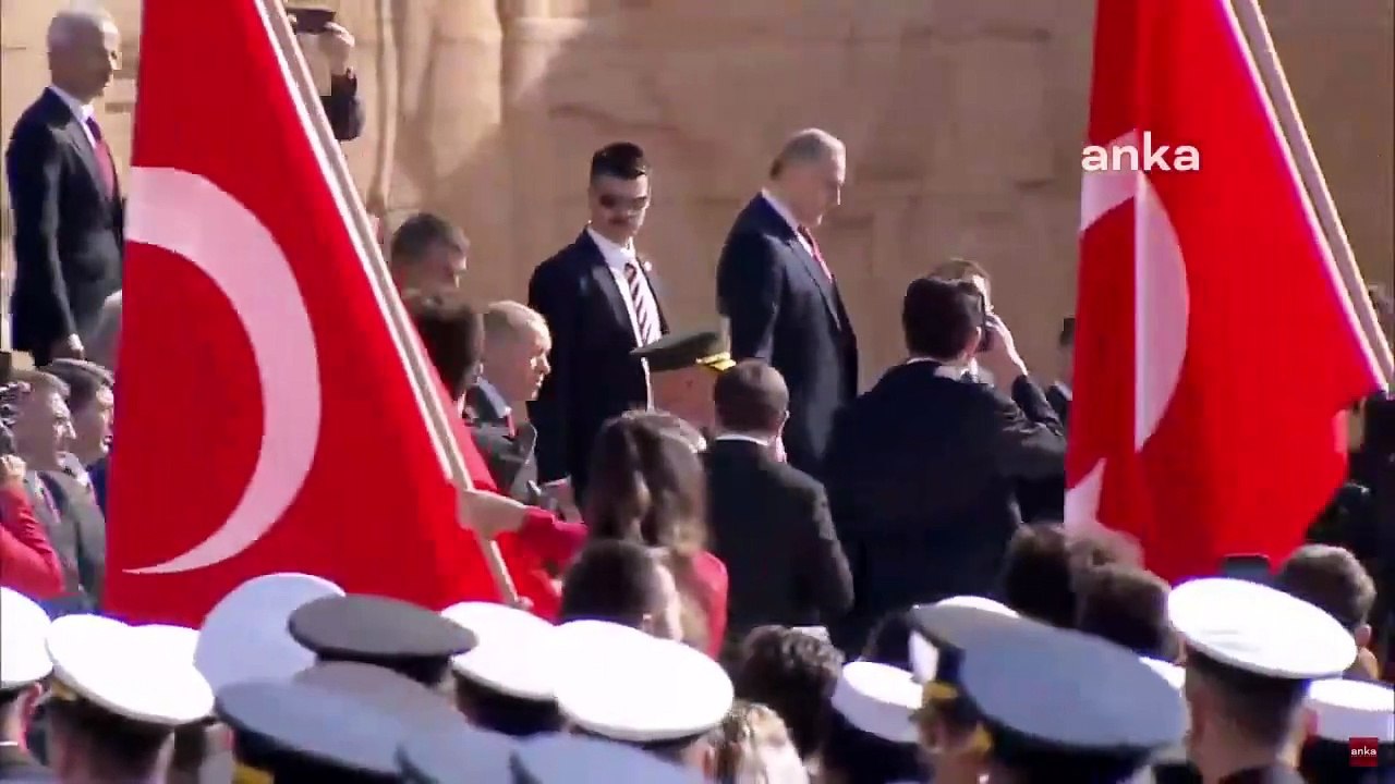 Anıtkabir'de "Her yer Tayyip, her yer Erdoğan" sloganları atıldı