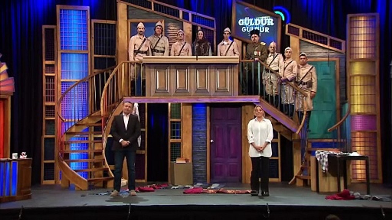 Güldür Güldür'den duygulandıran 29 Ekim skeci! Ali Sunal gözyaşlarını tutamadı