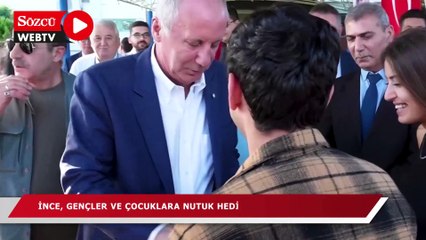 Скачать видео: Muharrem İnce, Cumhuriyet Bayramı'nda gençler ve çocuklara Nutuk hediye etti