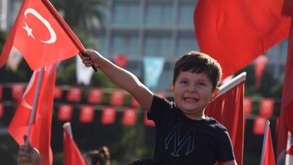 İzmir’de 100’üncü yıl coşkusu