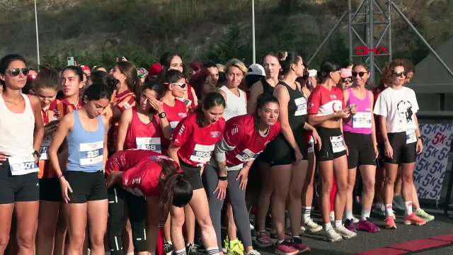 Cumhuriyetin 100. Yılında Kadınlar Yavuz Sultan Selim Köprüsünde Koştu