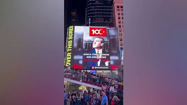 Suç örgütü lideri Sedat Peker'in 100. yıl mesajı Times Meydanı'nda yayınlandı