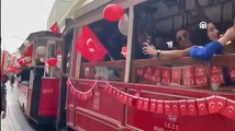 İstanbul'da İstiklal Caddesi bayraklarla donatıldı.