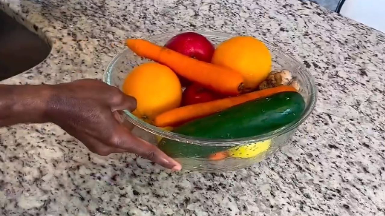 Man shares a flavorful juice recipe for healthy glowing and radiant skin