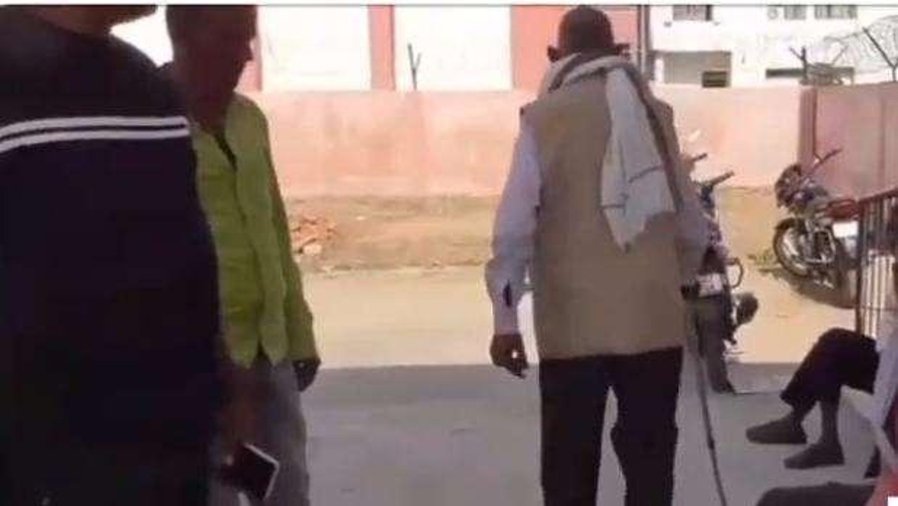सिंगरौली: बुजुर्ग दिव्यांग के साथ पुलिस ने की मारपीट,देखें आरोप