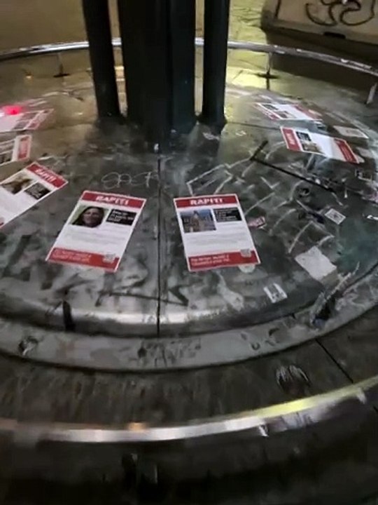 Milano, i manifesti per ricordare gli ostaggi in mano ad Hamas