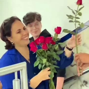 Les élèves de ce lycée ont organisé une magnifique surprise pour remercier leur professeure !