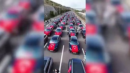 Cumhuriyet'in 100. yılı dolayısıyla Vatan Caddesi'nde düzenlenen törende Togg'lar konvoy oluşturdu