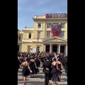 İzmir Atatürk Lisesi öğrencilerinden Cumhuriyet'in 100'üncü yılında vals gösterisi!