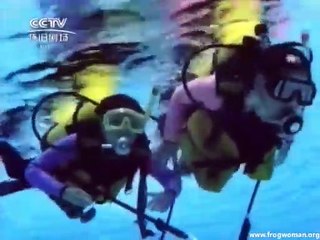 2 frogwomen, a spear gun and a damaged air hose [aka How to totally ruin a scuba peril scene by total imcompentence]