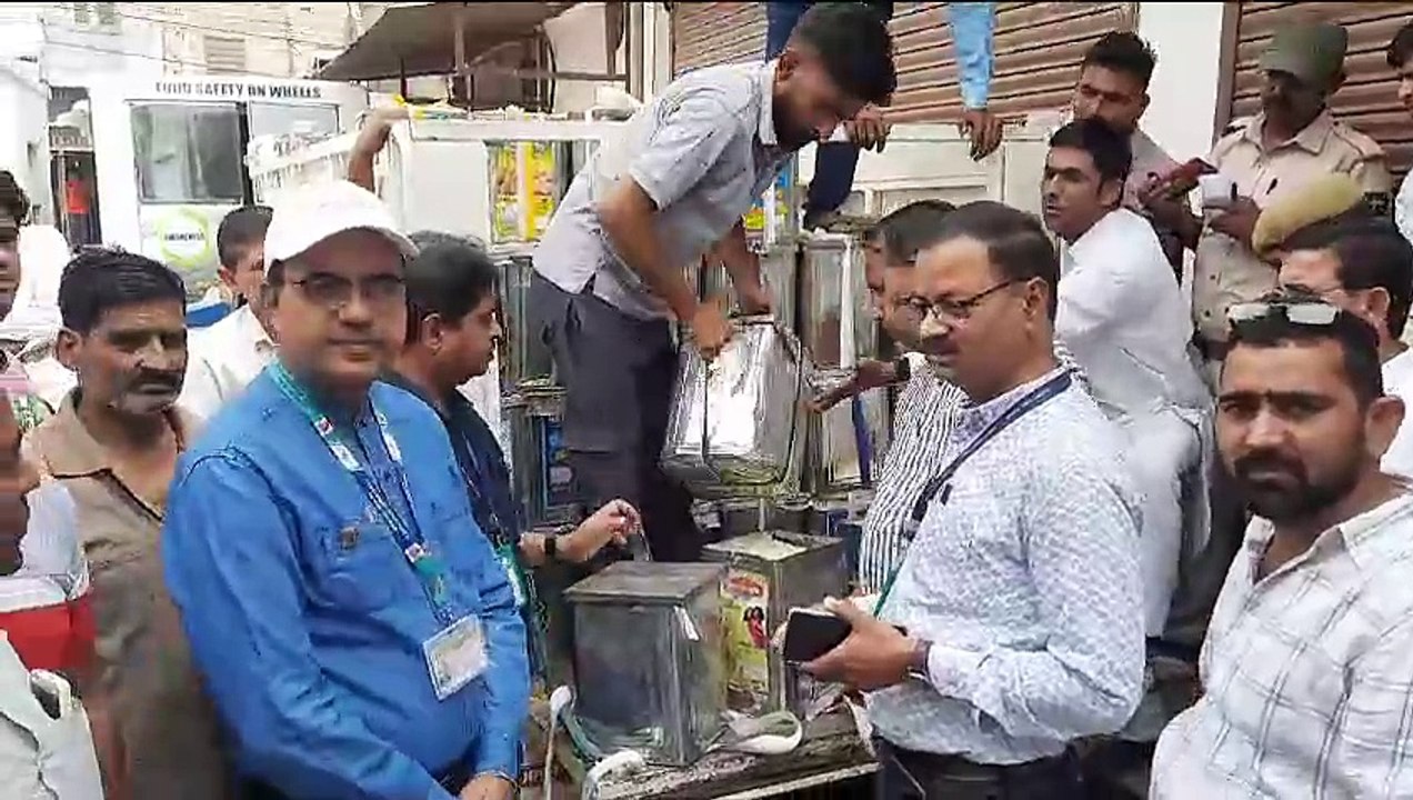 स्वास्थ्य विभाग अलर्ट: 500 किलो खराब मावा और डेढ़ सौ किलो खराब बादाम करवाए नष्ट