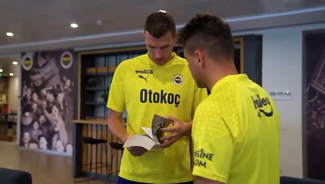 Applaudissements à Cengiz ! Il a prononcé un discours à ses coéquipiers étrangers à l'occasion du 100e anniversaire de la République.