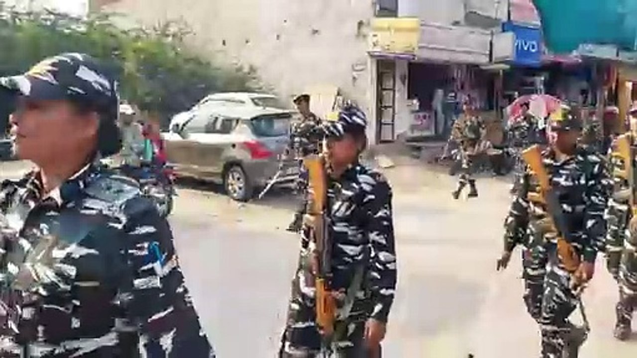 विधानसभा चुनाव...  निष्पक्ष मतदान को लेकर जवानों ने निकाला फ्लैग मार्च