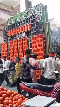 दिल दहला देने वाला VIDEO, मूर्ति विसर्जन के दौरान नाच रहे युवकों पर गिर डीजे