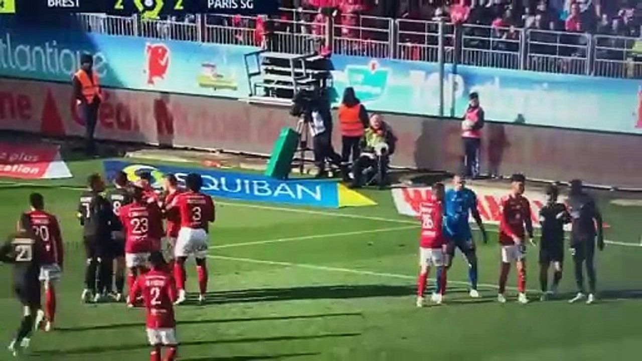 Mbappé s'embrouille avec le public de Brest, la séquence devient virale